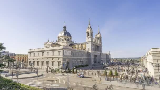 Catedral Almudena Madrid Pessoas Durante Dia Timelapse — Vídeo de Stock