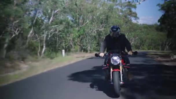 Agusta Riding Aggressivt Motor Cycle Riding — Stockvideo