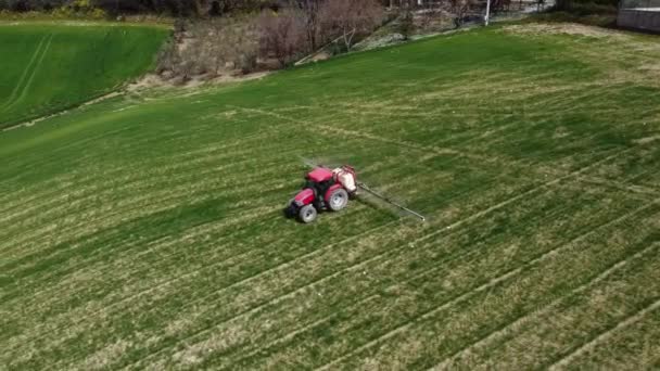 Aerial View Farming Tractor Spraying Field Sprayer Herbicides Pesticides Insecticide — Vídeo de Stock