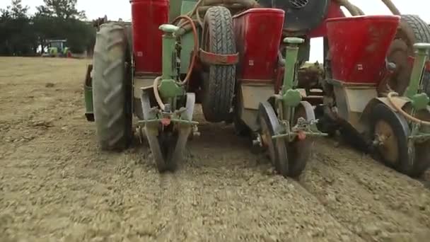 Close Hydraulic Seed Drill Machine Action Agricultural Natural Organic Soil — Vídeo de Stock