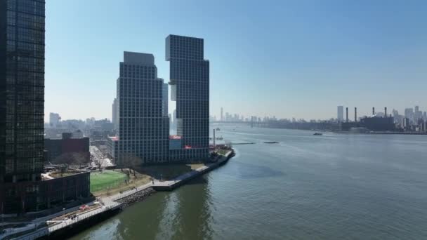 Aerial View Newtown Creek New High Rise Apartment Buildings Brooklyn — Vídeos de Stock