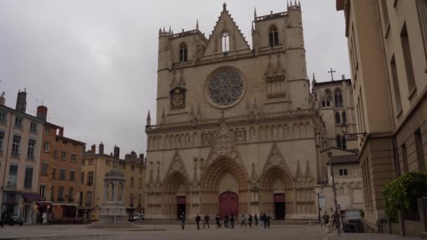 Cathédrale Saint Jean Baptiste Avec Belles Tours Horloge Visitées Par — Video