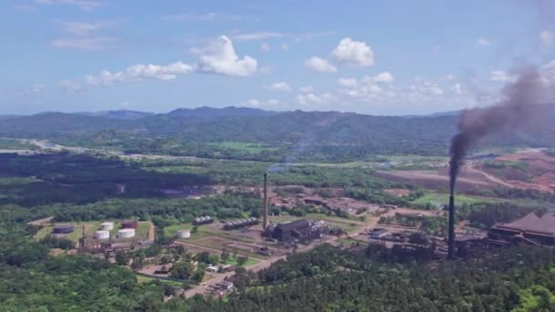 Chimeneas Humeantes Mina Níquel Loma Miranda Falconbridge Falcondo República Dominicana — Vídeo de stock