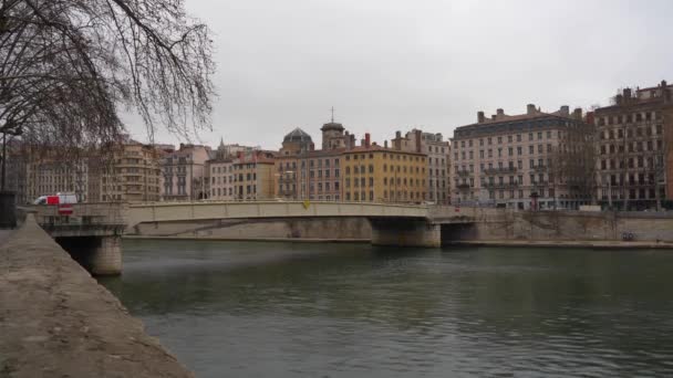 Brug Rivier Sane Prachtige Europese Stad Lyon Frankrijk — Stockvideo