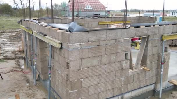 Panorámica Paralela Cerca Una Pared Hempcrete Bloques Prefabricados Sitio Construcción — Vídeos de Stock