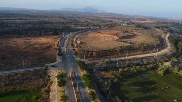 Luftaufnahme Von Malerischen Verengte Straße Der Landschaft Vietnams Mit Gepflügtem — Stockvideo