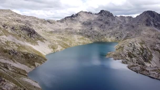 Lago Brazato Embalse Ibon Brazato Pirineos Españoles Panticosa Huesca Aragón — Vídeo de stock