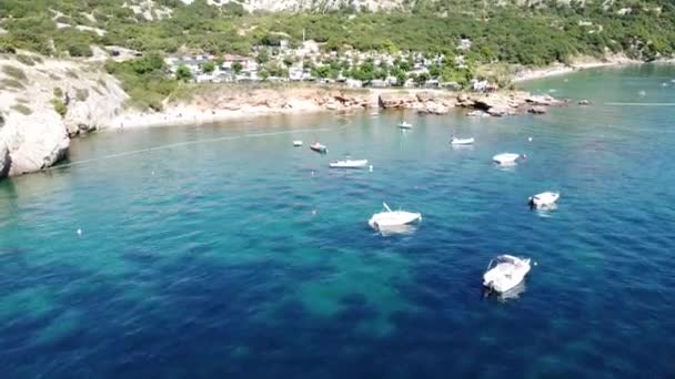 Krk Island Kroatië Kustlijn Met Boten Camping Stranden Aan Baai — Stockvideo