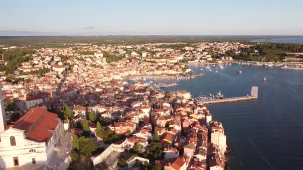 Rovinj Istrië Kroatië Uitzicht Vanuit Lucht Het Schiereiland Met Kerktoren — Stockvideo