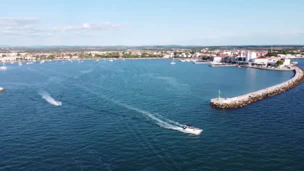 クロアチア イストリアのウマグス港でのセーリングボート Airial Drone View — ストック動画