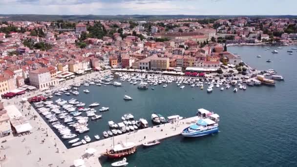 Rovinj Istrii Chorvatsko Letecký Drone View Podstavec Přístavu Loděmi Jachty — Stock video