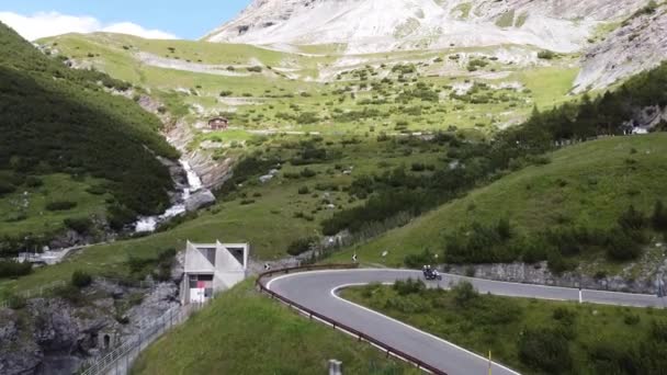 Stelvio Mountain Pass South Tyrol Italy Aerial Drone View Motorcycle — Stockvideo