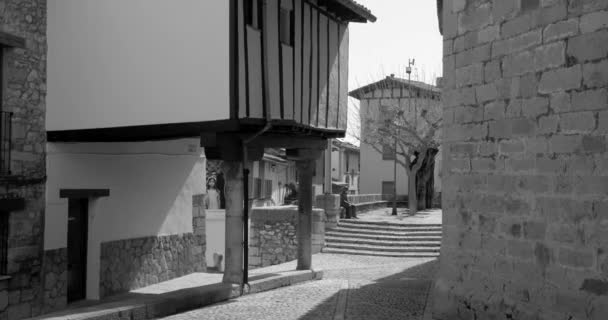 Schwarz Weiß Aufnahme Der Leeren Straße Historischen Dorf Morella Castellon — Stockvideo