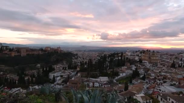 壮观的风景 日落在格拉纳达 西班牙与Alhambra宫 — 图库视频影像