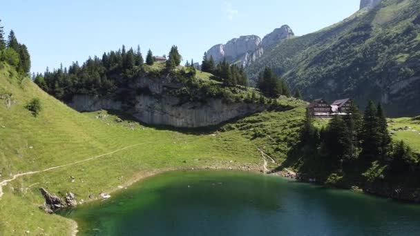 瑞士阿尔卑斯山Falensee Mountain Lake Air Drone View Popular Hiking Trail — 图库视频影像