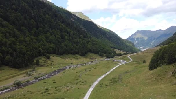 Spanish Pyrenees Spain Aerial Drone View Motorhomes Camper Vans Chilling — стокове відео