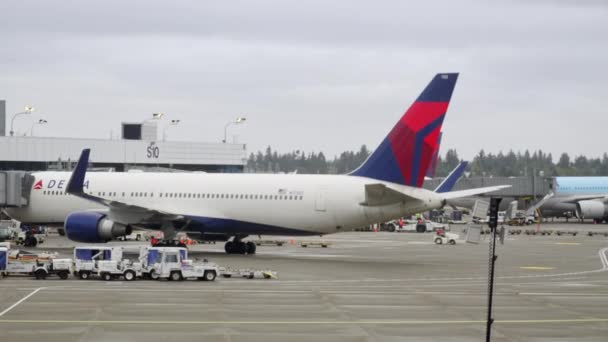 Letadlo Připravuje Letu Terminálu Seattlu Tacoma International Airport — Stock video