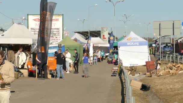 Namioty Pomocy Humanitarnej Polsko Ukraińskim Przejściu Granicznym Dorohusk Ukraiński Obóz — Wideo stockowe