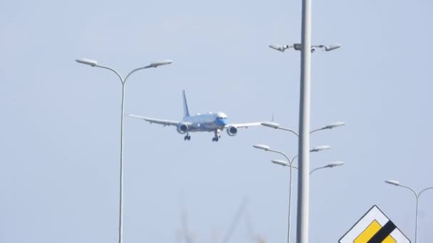 Fuerza Aérea Avión Aterrizando Aeropuerto Rzeszow Jasionka Presidente Visita Polonia — Vídeos de Stock