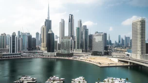 Уникальный Временной Промежуток Центре Дубая Движущимися Облаками Прекрасном Послеполуденном Небе — стоковое видео