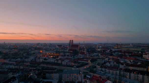慕尼黑市中心的空中景观与地标性的弗劳恩基什 — 图库视频影像