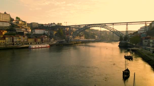 Aereo Drone Volo Filmato Ponte Circondato Bellissimo Paesaggio Della Città — Video Stock