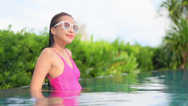Warm Sunshine Face Woman Wearing Pink Bathing Suit Large Sunglasses — стоковое видео