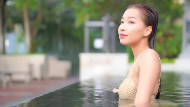 Close Woman Swimming Pool Turns Her Head Look Camera — Stock Video