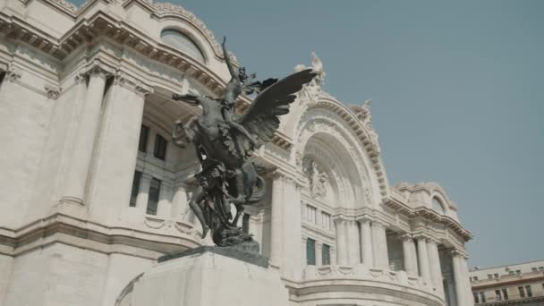 Pegasus Staty Och Bellas Artes Palace Mexiko Orbit Shot — Stockvideo