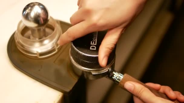 Close Footage Barista Using Coffee Tamper Macaron — Vídeo de Stock