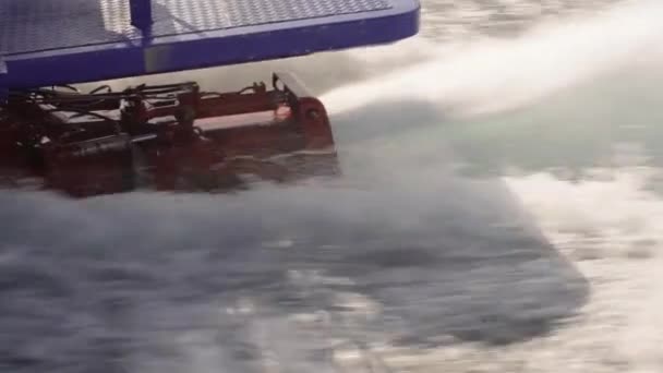 Close View Boat Wake Outboard Engine Motion Sunny Day — Vídeo de stock