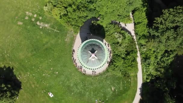 Vista Aérea Arriba Hacia Abajo Los Monopteros Inglés Garten Munich — Vídeo de stock