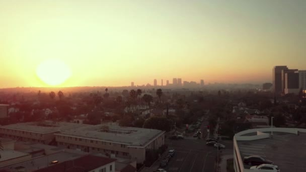 2017の火災の後 ロサンゼルスの郊外の近所のドローンショット — ストック動画