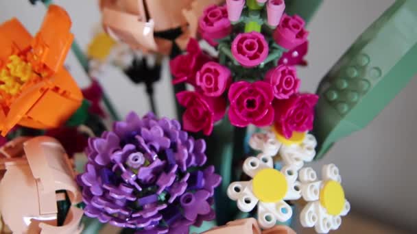 Change Focus Bokeh Colorful Lego Flowers Bouquet Table Bouquet Flowers — Video Stock