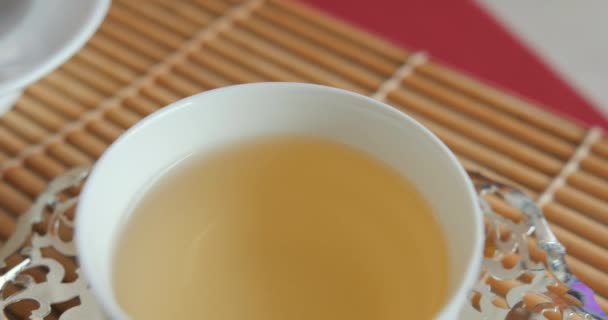 화이트 White Tea Liquor 클래식자기 Classic Porcelain Tea Cup 제공되는 — 비디오