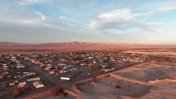 Pequeño Pueblo Lleno Remolques Casas Prefabricadas Bombay Beach Salton Sea — Vídeos de Stock