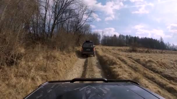 Jeeps 4X4 Conduciendo Por Caminos Sucios Grava Principios Primavera Vista — Vídeo de stock
