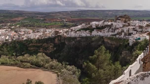 시간을 거슬러 올라가면 스페인 루시아의 아름다운 마을인 아르코스데라 테라에 — 비디오