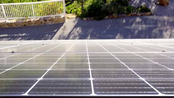 Vysoký Úhel Zblízka Moderní Solární Baterie Řady Udržitelných Energetických Solárních — Stock video