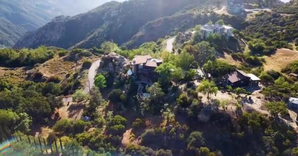 Malibu Berge Und Seltene Wohnhäuser Schöner Sonniger Tag Kalifornien Drohnenaufnahmen — Stockvideo