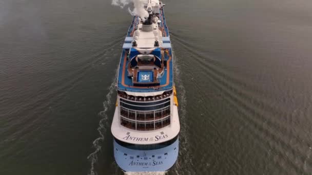 Una Toma Aérea Del Himno Del Mar Royal Caribbean Zarpando — Vídeo de stock