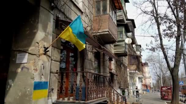 Bandiera Ucraina Una Delle Strade Odesa Giorni Guerra Tra Russia — Video Stock