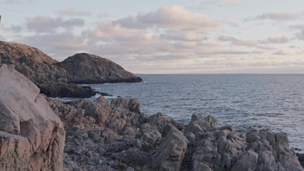 Static Ocean Shot Rocky Coast Line Cliffs Sunset Golden Hour — стоковое видео