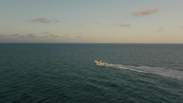 Luxury Yacht Cruising Miami Coastline Florida Cinematic Aerial — Stock video
