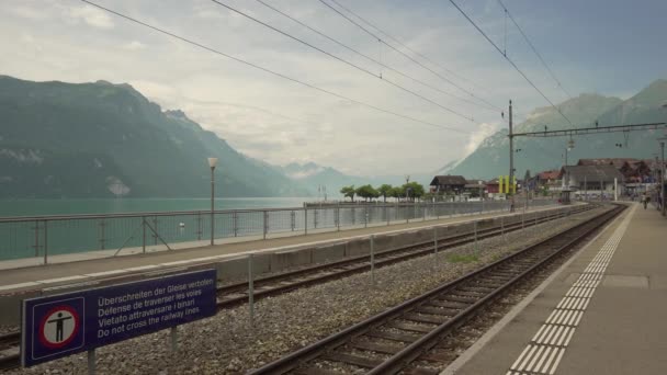 Залізнична Колія Мальовничому Вокзалі Бріенц Берн Швейцарія — стокове відео