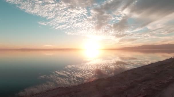 Kaliforniya Daki Salton Denizi Gölü Üzerinde Manzara Gün Batımı Ayna — Stok video