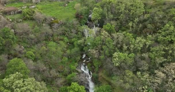 Fantastisk Utsikt Över Martas Vattenfall Valle Del Jerte Spanien — Stockvideo