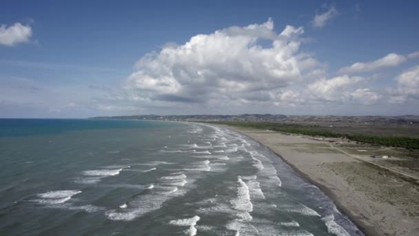 Drone Video Pár Metrů Moře Pláži Rozlité Pobřeží Albania Čelní — Stock video