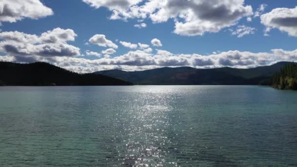 アメリカタホ湖の素晴らしい夕日と輝く水 — ストック動画