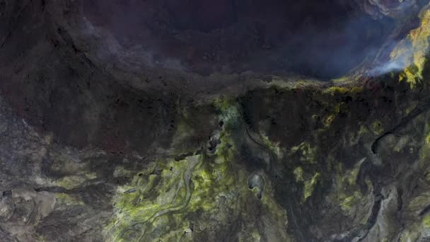 从上往下看冰岛空旷的火山口 — 图库视频影像